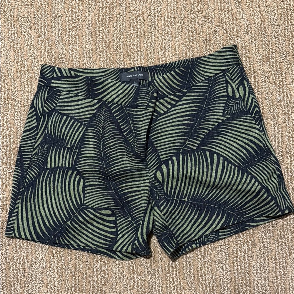 Ann Taylor Black and Green Leaf Print Women's Shorts